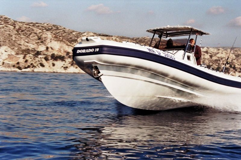 Bleu calanque vous propose le bateau Nautica-cab 10