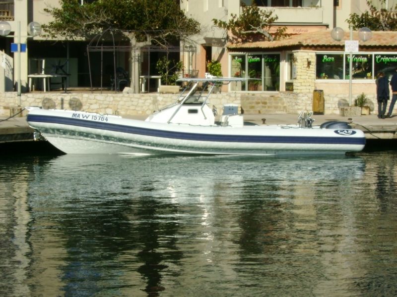 Bleu calanque vous propose le bateau Nautica-cab 10