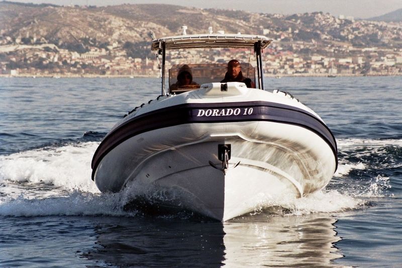 Bleu calanque vous propose le bateau Nautica-cab 10