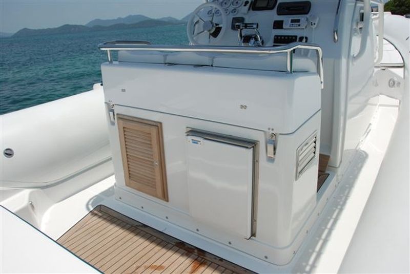 Bleu calanque vous propose le bateau Nautica-cab 10