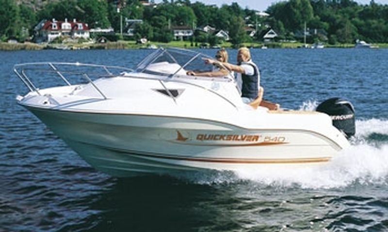 Bleu calanque vous propose le bateau Quicksilver 540 cruiser