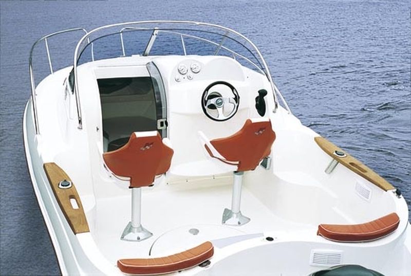 Bleu calanque vous propose le bateau Quicksilver 540 cruiser